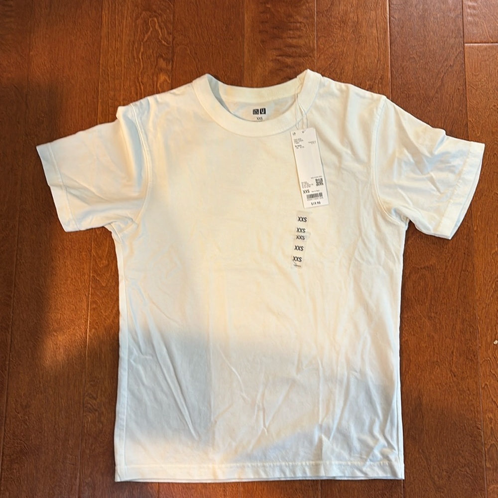 Brand new Uniqlo men’s t-shirt